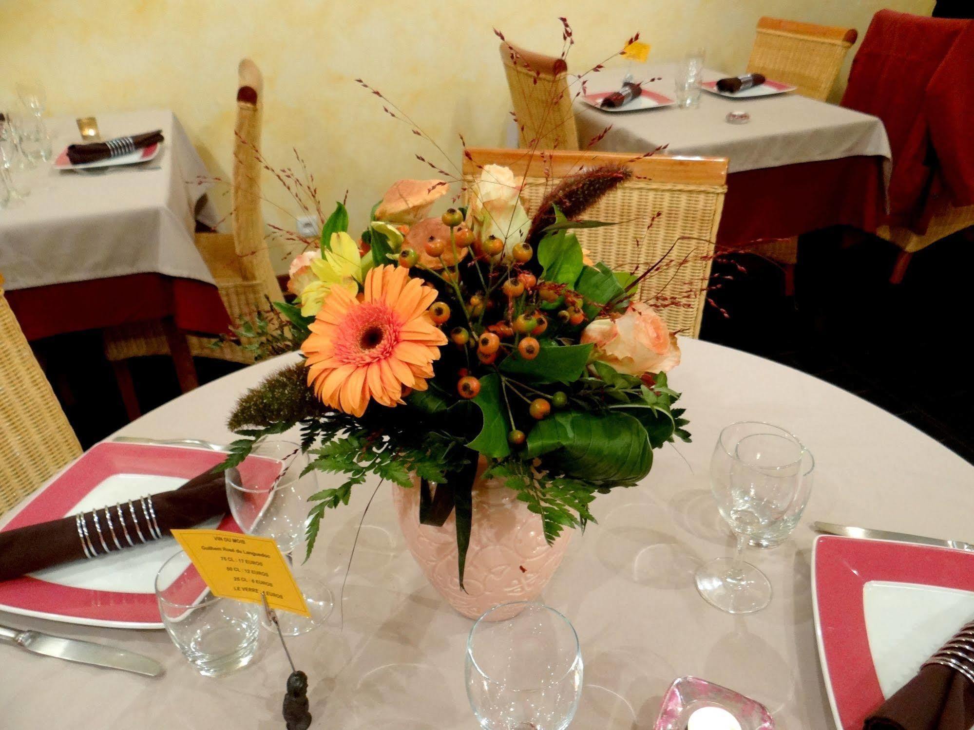 Logis-Hotel Restaurant Auberge Les Vallees Du Perche 비셰레 외부 사진